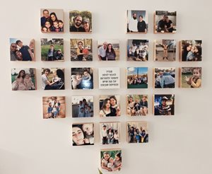 27 תמונות בגודל 10*10 ס"מ.